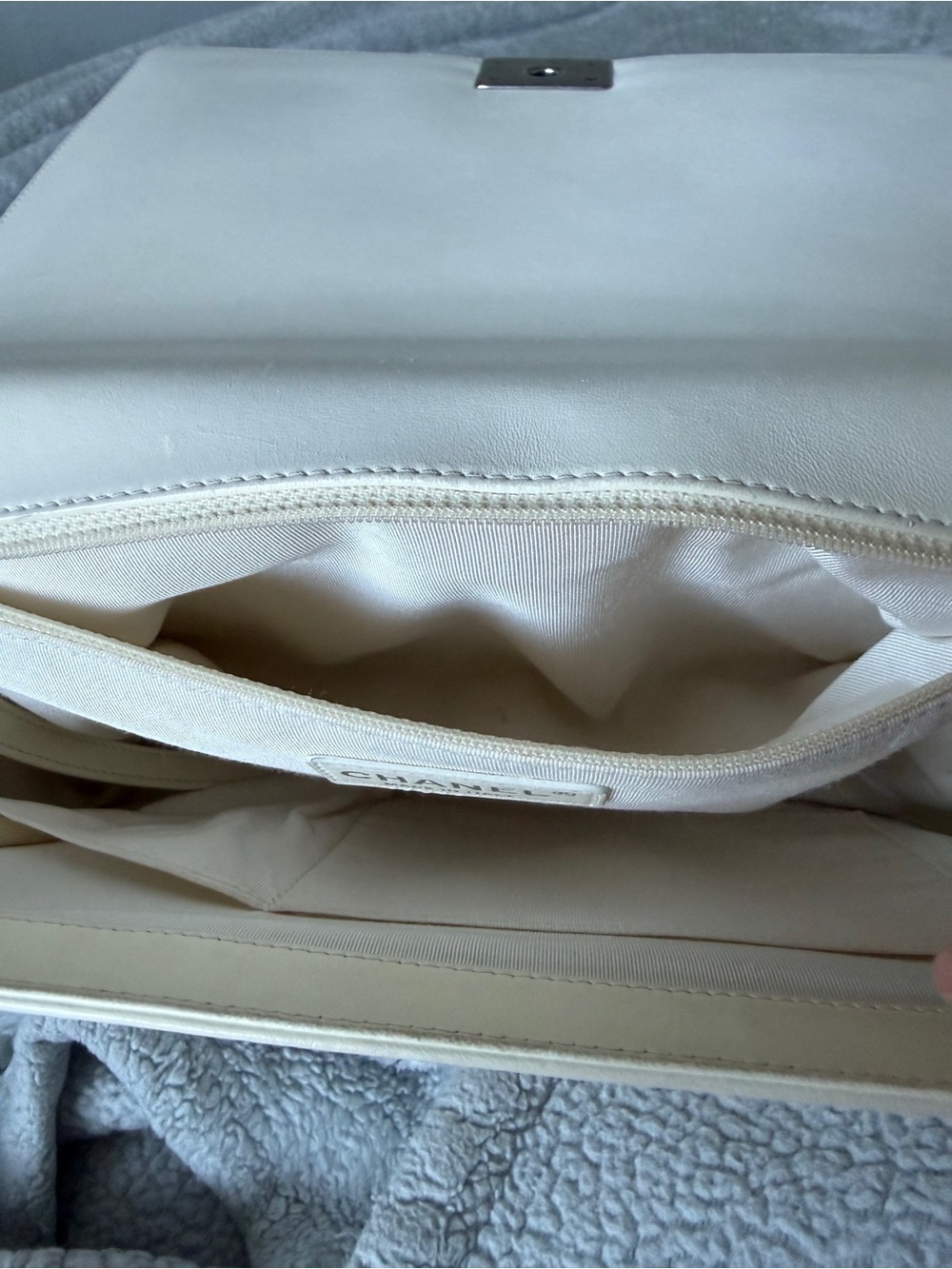 CHANEL Large Boy Flap Bag in Ivory Quilted Leather RHW+COA 18-series - Picture 7 of 13